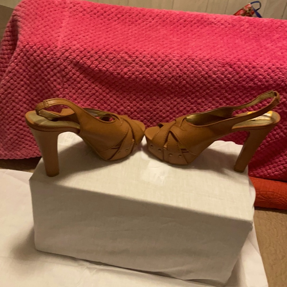BRAND NEW Guess platform sling back Carmel color shoes